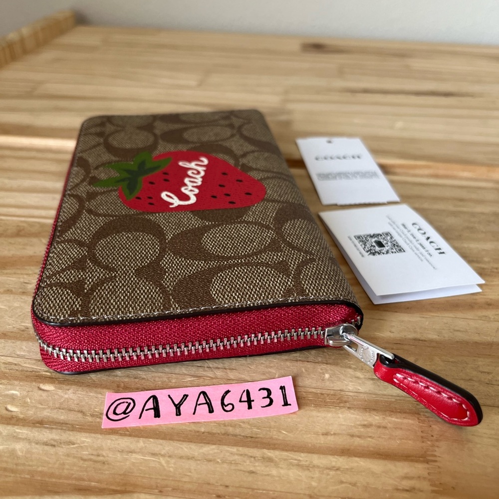 Coach Wallet🎈🎈 - Picture 3 of 8
